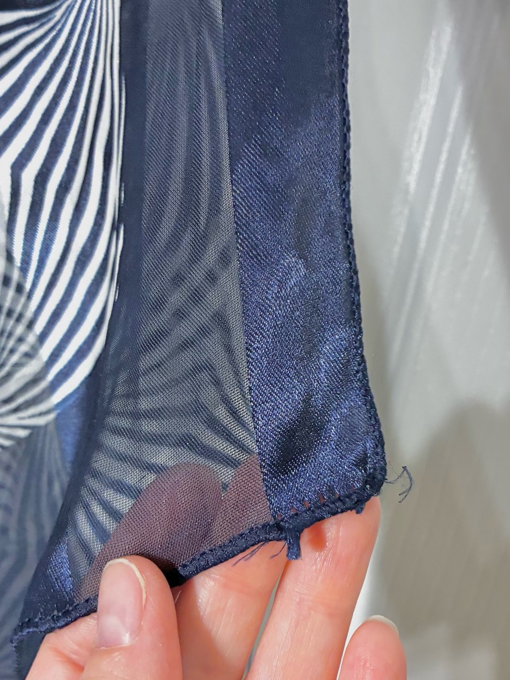 Vintage Korea Made Optical Swirl Scarf 40” Square Navy White - Picture 5 of 5